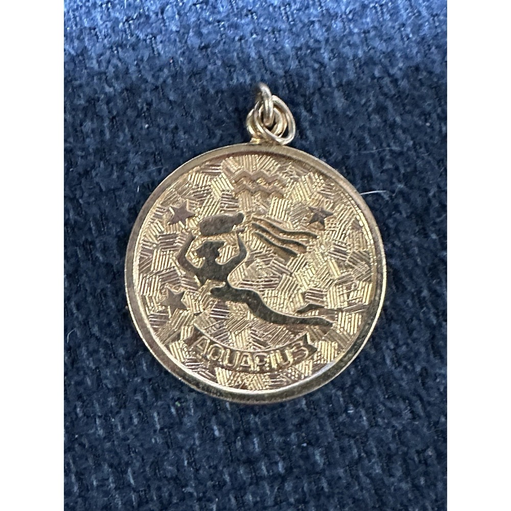 Vintage Sarah Coventry Aquarius Zodiac Pendant Gold Tone Astrology Charm 1"